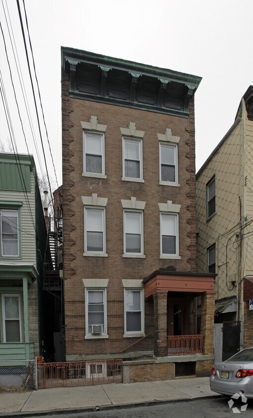 Building Photo - 4404 Palisade Ave