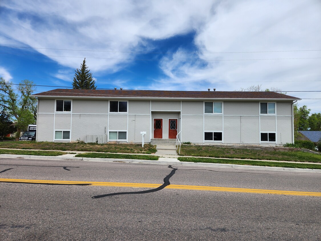 Building Photo - 900 E 5th St