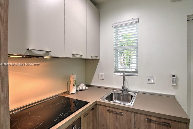 Foto del edificio - 245 NE 33rd St