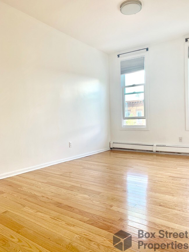 Building Photo - 208 29th St