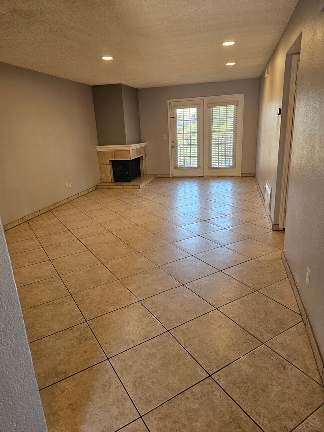 Building Photo - 2867 Bamboo Ct