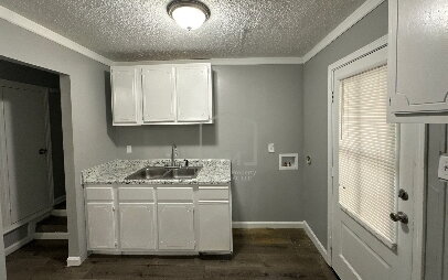 Building Photo - "Charming 3-Bedroom Home with Spacious Living in Memphis - Ready for You!"