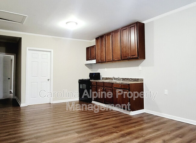 Foto del edificio - 2037 Pine Dr