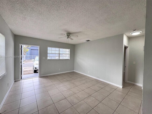 Foto del edificio - 990 Phippen Waiters Rd