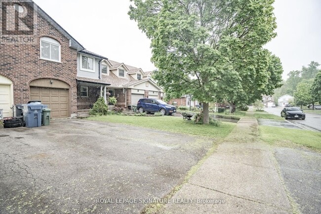 Building Photo - 78 Grandridge Crescent