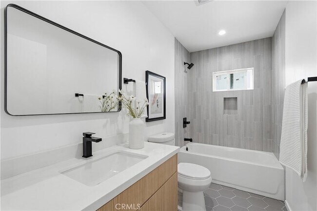 Foto del edificio - 1428 Cloverdale Ave