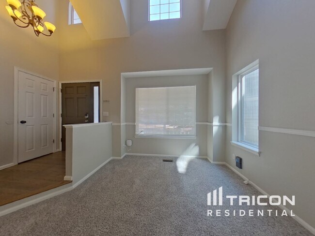 Building Photo - 5123 S Ouray Ct