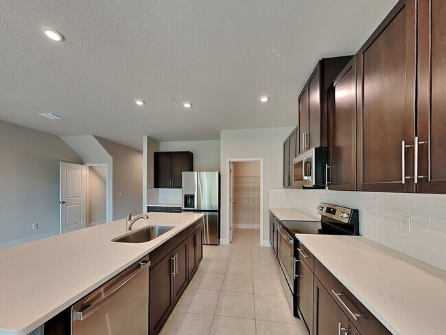 Foto del edificio - 1942 Holden Ridge Ln.