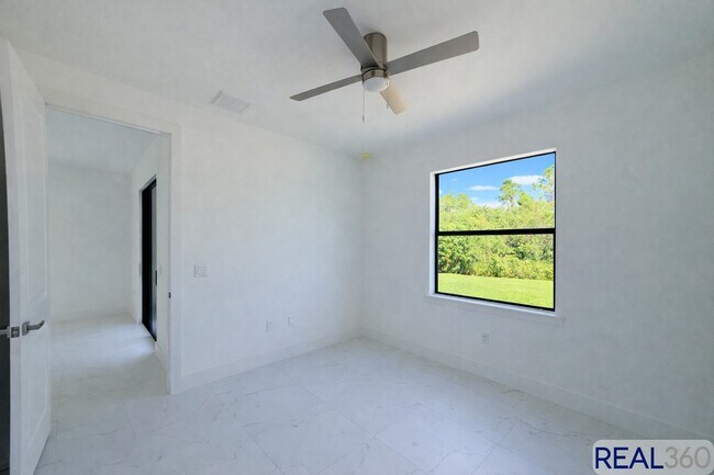 Building Photo - 1045-1047 Jaguar Blvd