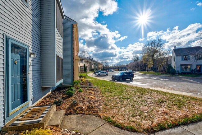 Building Photo - 811 Kings Croft Dr