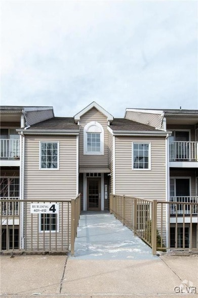 Building Photo - 410 Canal Park