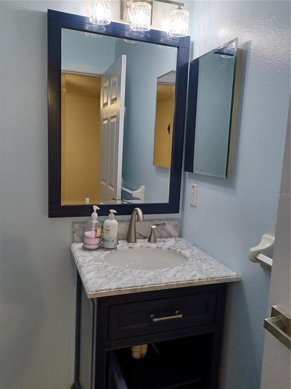 Building Photo - 707 Dromedary Dr