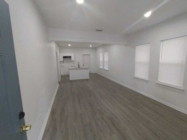 Building Photo - 4808 Silver St