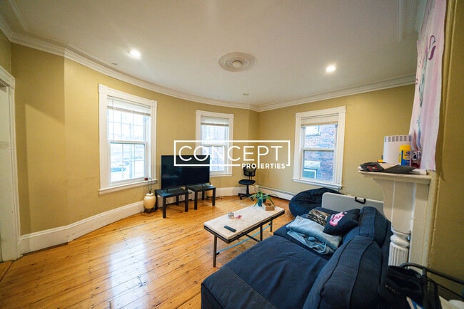 Building Photo - 135 St Alphonsus St