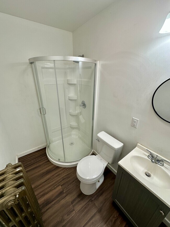 Foto del edificio - 810 E 8th St