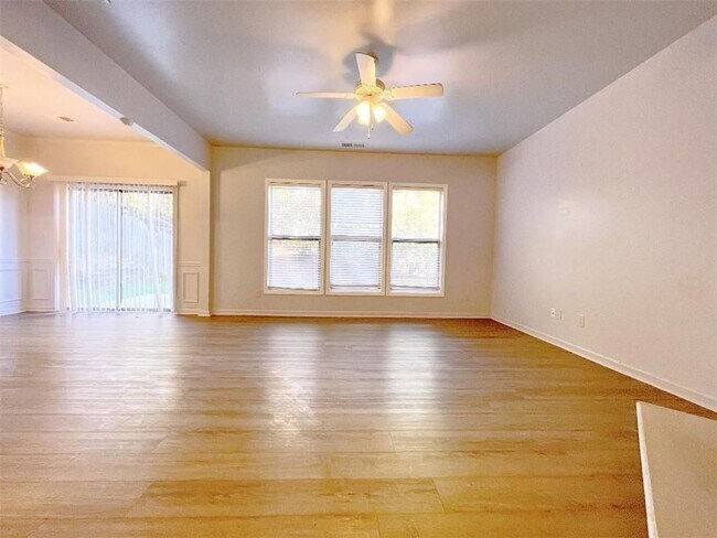 Building Photo - 2305 Harvest Ridge Cir NE