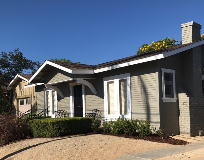 Building Photo - 4027 Lark St
