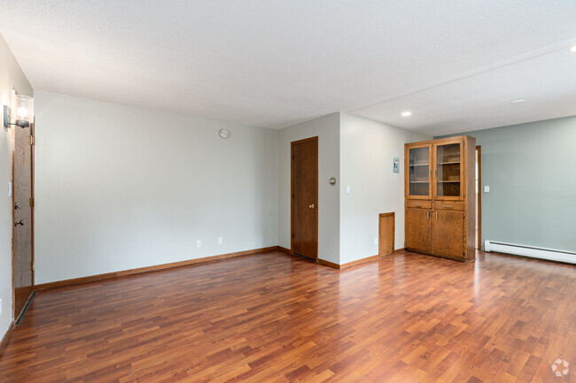 1BR,1BA - 600SF - Living Room - 730 Fairview Ave N