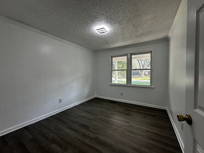 Foto del edificio - Spacious Four Bedroom