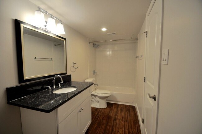 Foto del edificio - 4903-4911 Junius St