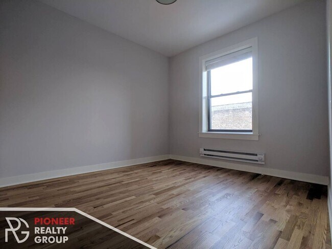 Foto del edificio - 2420 N Kedzie Blvd