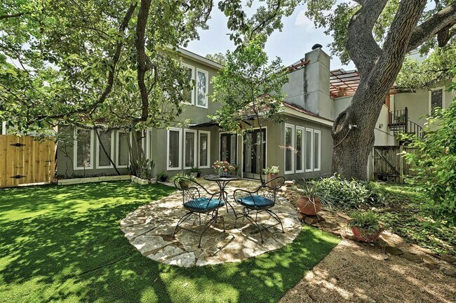 Foto del edificio - 1401 Marshall Ln