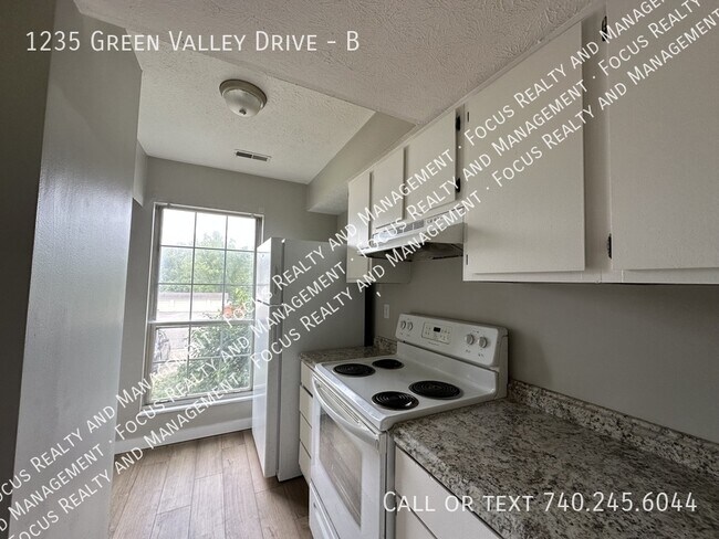 Foto del edificio - 1235 Green Valley Dr
