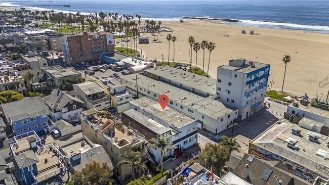Foto del edificio - 14-16 Wavecrest Ave