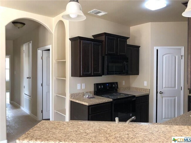 Building Photo - 1208 Vanguard Ln