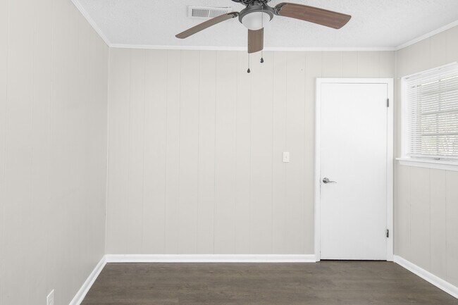 Foto del edificio - 2622 Thornhill Rd NW