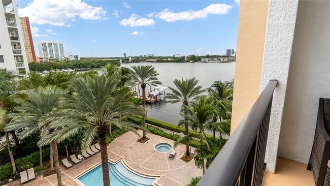 Foto del edificio - 17100 N Bay Rd