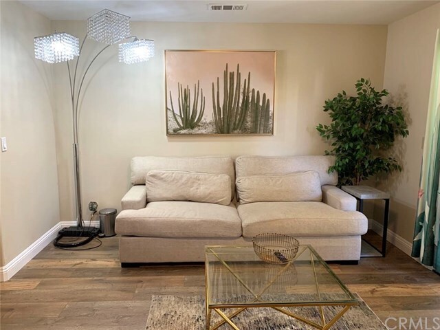 Foto del edificio - 915 W 9th St