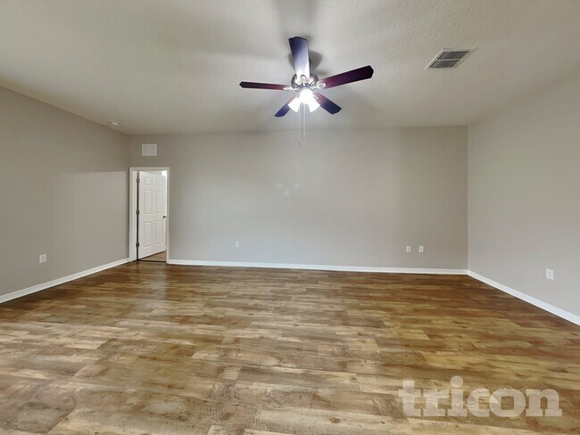 Foto del edificio - 158 Blackstone Creek Rd