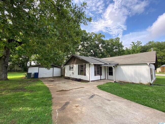 Building Photo - 408 Manley Rd
