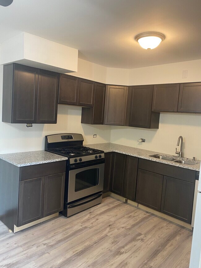 Foto del edificio - 2725 E 130th St
