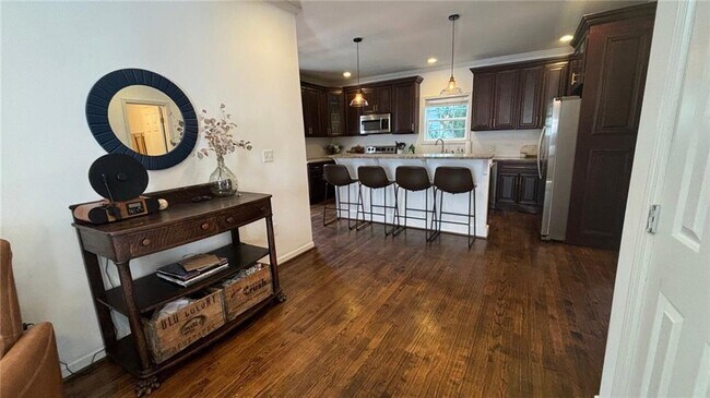 Foto del edificio - 211 Laurel Ave SW