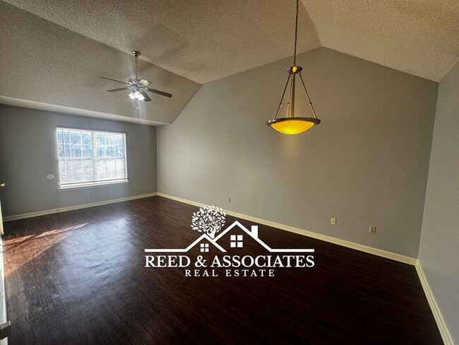 Foto del edificio - 2 Bedroom Town Home Located in Quiet Bartlett Neighborhood!