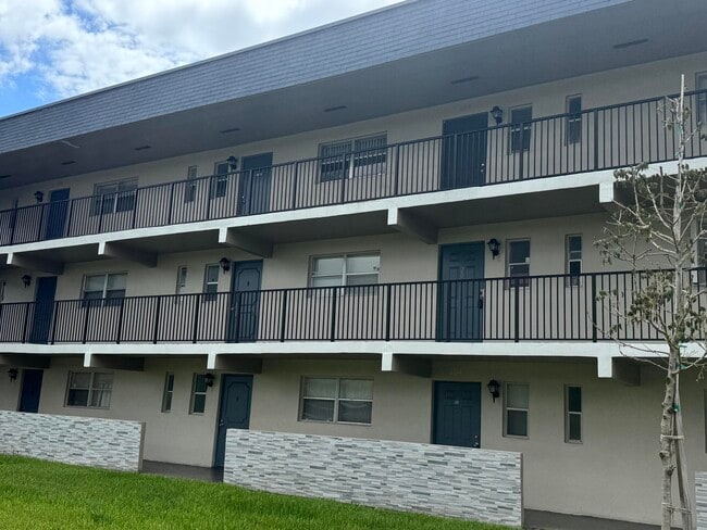 Building Photo - 7820 S Colony Cir