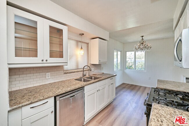 Foto del edificio - 12129 Beverly Blvd