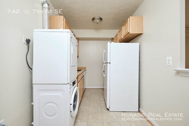 Building Photo - Fabulous one bedroom, one bathroom condo i...