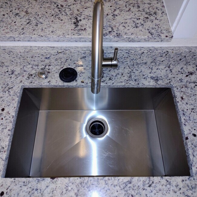 Foto del edificio - 2230 Grove St S