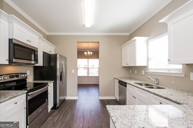 Building Photo - 580 Fieldcrest Dr