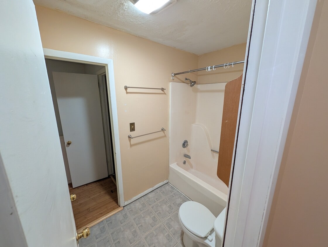 Building Photo - 9101 Cedarpark Ln NW
