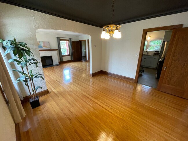 Building Photo - 3015 W 43rd St Duplex