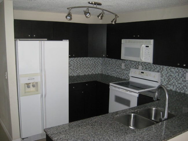 Building Photo - 3730 SW 60th Ave