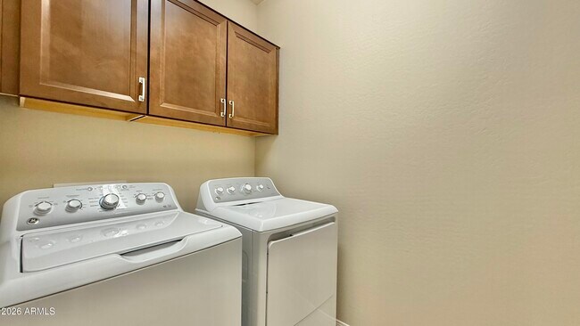 Foto del edificio - 4420 N 202nd Ln