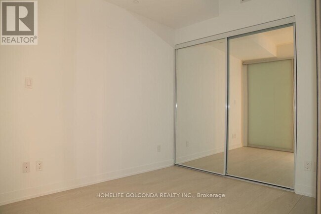 Building Photo - 20 Bruyeres Mews