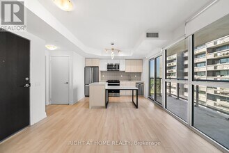 Building Photo - 1461 Lawrence Ave W