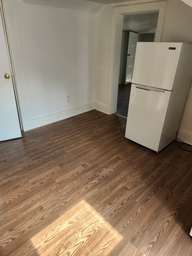 131 Hoyt St Unit Upper, Dunkirk, NY 14048 Apartments in Dunkirk, NY