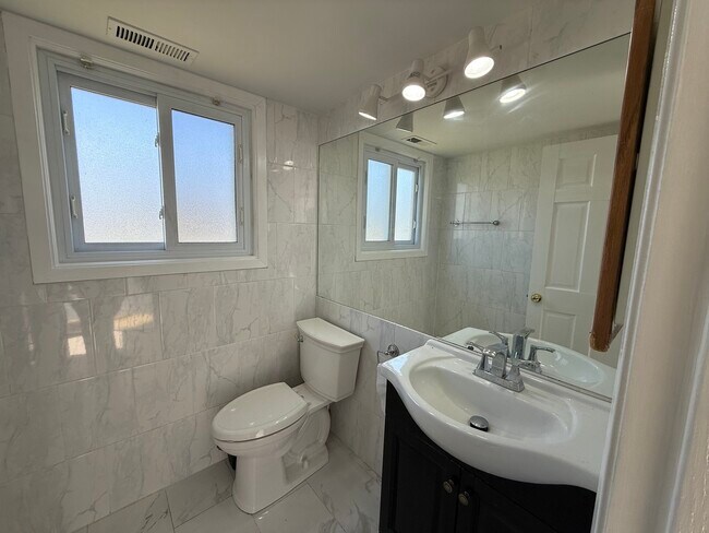Foto del edificio - 1874 Windward Ln